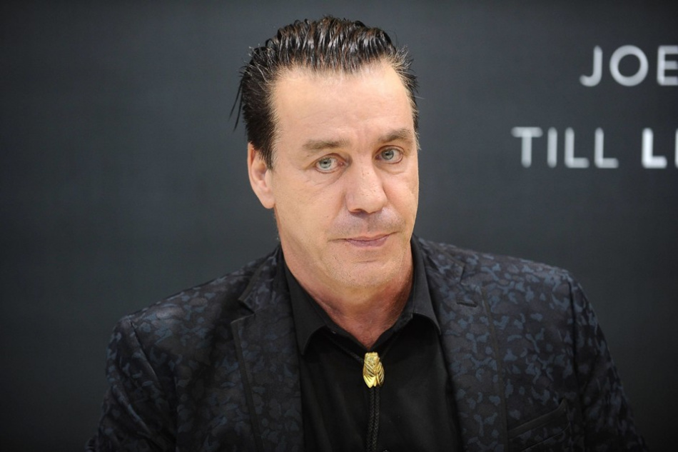 Автограф солиста Rammstein продают за 3 тысячи